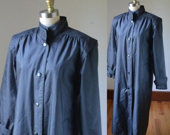 Vintage Black Oversized All Weather Nylon Trench Coat Size Small, Vintage Oversized Essential Black Trench Size Women's Small