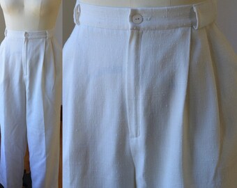 lined white trousers