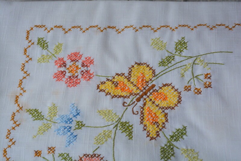 刺繍入りヴィンテージテーブルクロス2枚のコレクション、刺繍入り