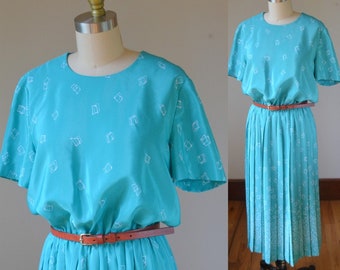 1980's Blue Print Short Sleeve Blouson Dress Women's Size Medium By Leslie Fay, Vintage Blue Blouson Dress Size Medium With Cinched Waist