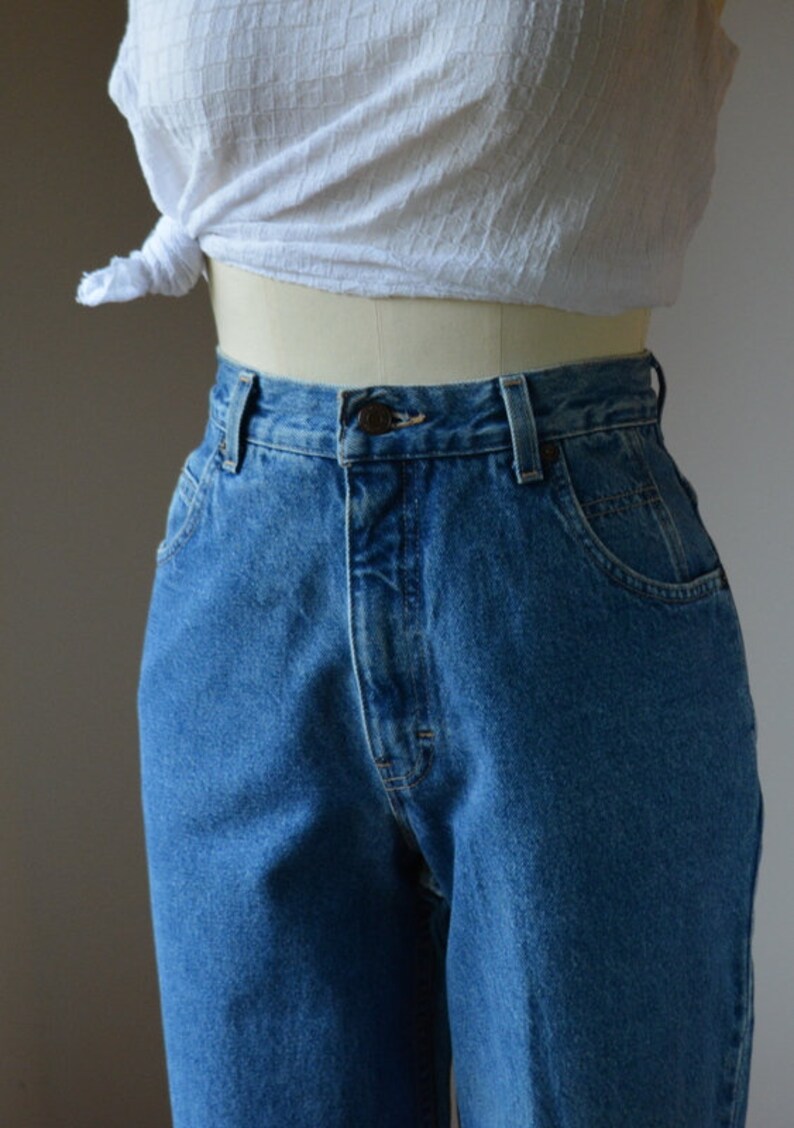 1980's High Waisted Tapered Denim Jeans By Brittania Women's Size 26/29, Vintage Tapered High Waisted Denim Jeans Women's Size 8/10 image 3