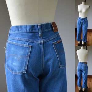 1980er gut getragene kurze Denim Jeans Größe 30/23 von Sedgefield USA Made, 1980er Jahre Vintage verblasste und abgenutzte Jeans Taille 30 gemessen