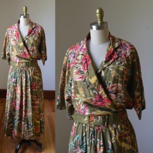 90&#39;s Short Sleeve Floral Dress With Pockets and Matching Belt By Together Women&#39;s 8 Med, Floral Dress With Pockets and Cinched Waist Medium