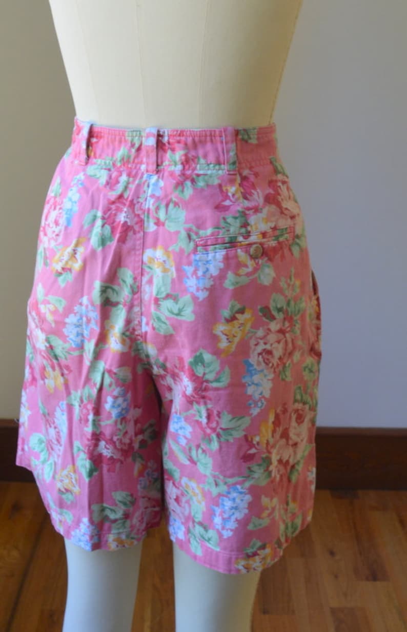 90/'s Ultra High Waisted Pink Floral Pleated Shorts By Liz Clairborne Size 8 Vintage Cotton Floral Pleated Shorts Waist Size 29 By Liz Wear