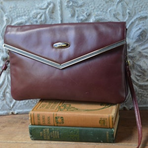 80er Vintage Ochsenblut Leder Umschlag Stil Handtasche von Etienne Aigner, Vintage Leder Geldbörse, Vintage Etienne Aigner Ochsenblut Ledertasche