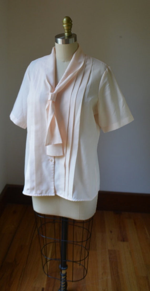 Vintage Short Sleeve Pink Dress Blouse With Neck … - image 3