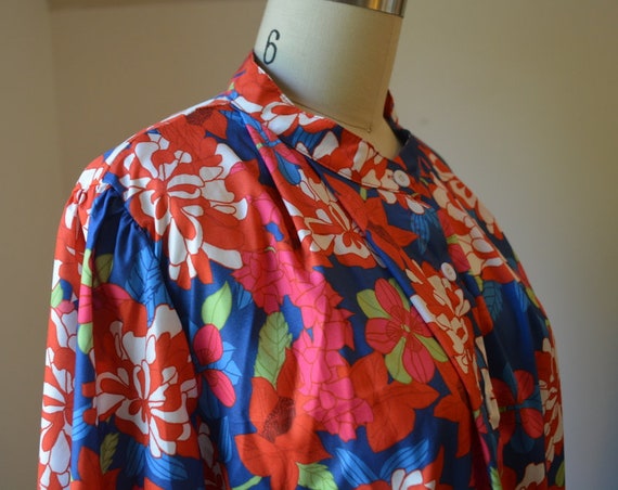 1970's Vintage Poly Floral Blouse With Ruffled Cu… - image 4