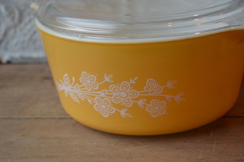 1979 Pyrex Butterfly Gold 2 Cinderella Covered Casserole 474