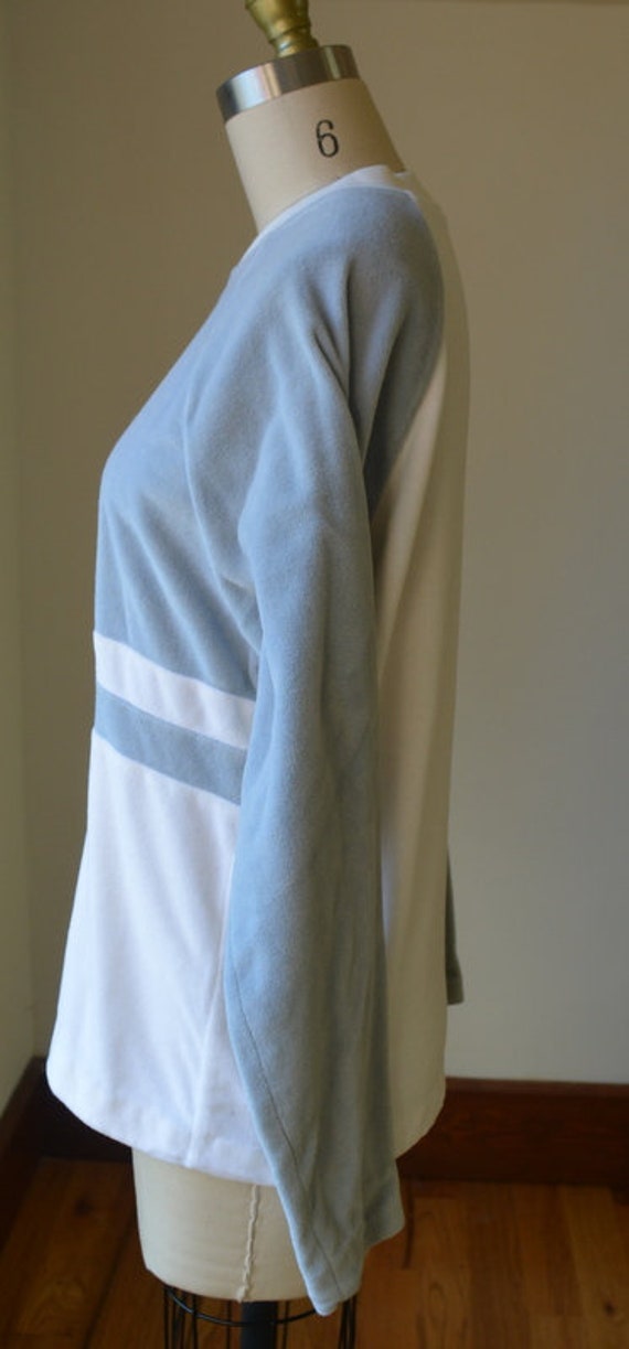 1980's Vintage White And Pale Blue Long Sleeve Ve… - image 4