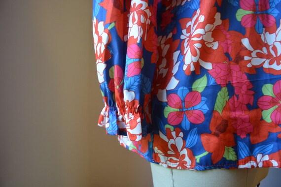 1970's Vintage Poly Floral Blouse With Ruffled Cu… - image 6