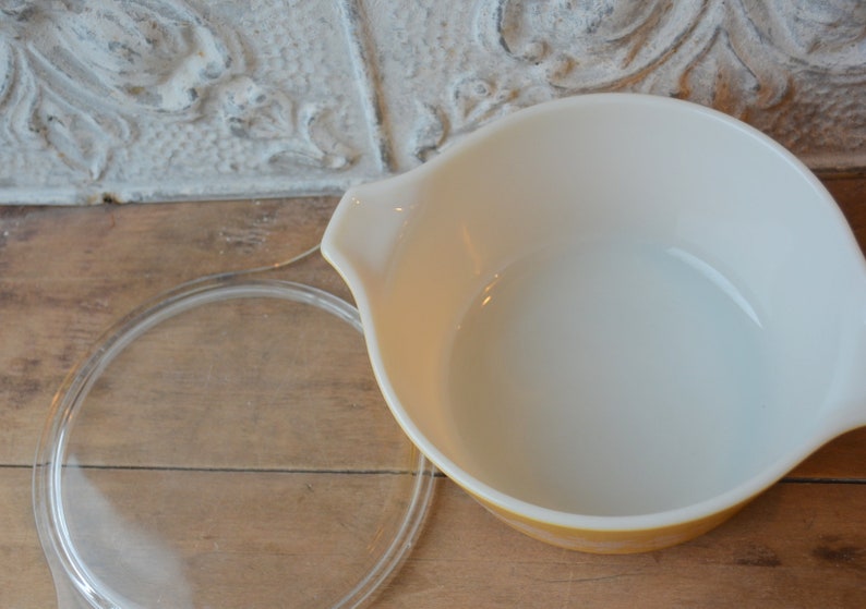 1979 Pyrex Butterfly Gold 2 Cinderella Covered Casserole 474