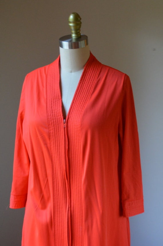 1980's Vintage Red Long Sleeve Full Zip Robe Size… - image 3