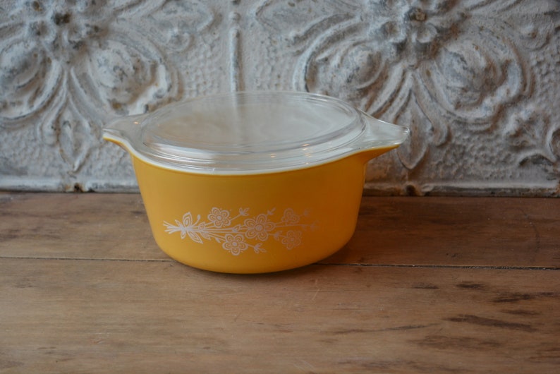 1979 Pyrex Butterfly Gold 2 Cinderella Covered Casserole 474