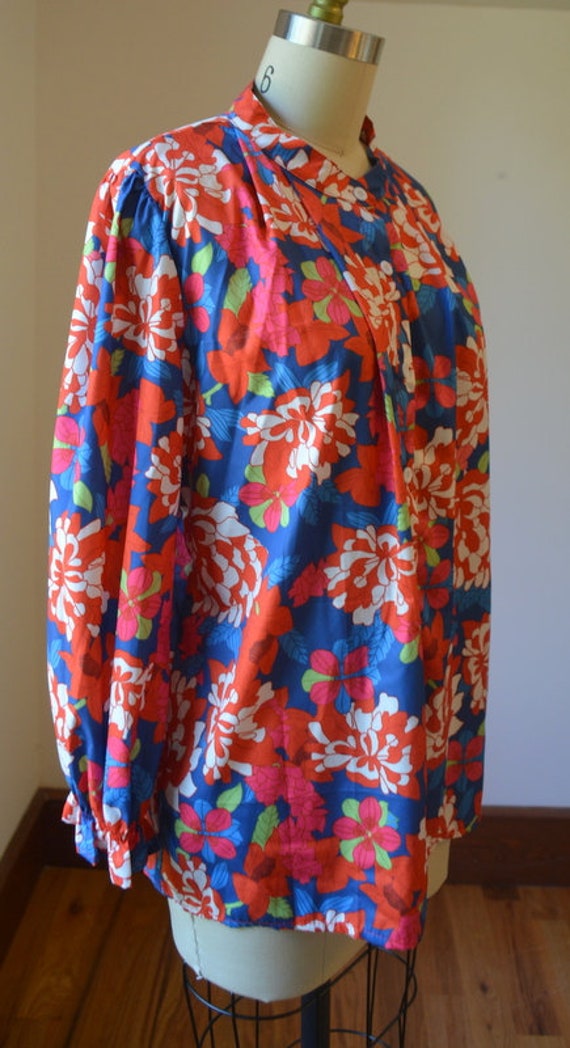 1970's Vintage Poly Floral Blouse With Ruffled Cu… - image 5