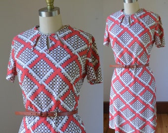 1960's Red And Brown Fitted Dress With Cut Out Front Panel Women's Size 4