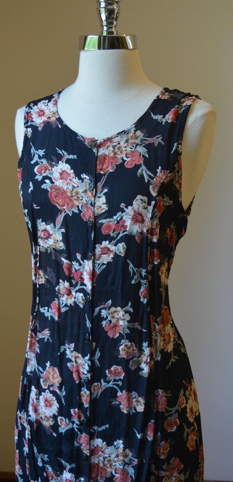 Vintage Light Weight Summer Floral Dress Size Women/'s Small 90/'s Vintage Floral Rayon Dress With Pull Back Waist Size Small 46