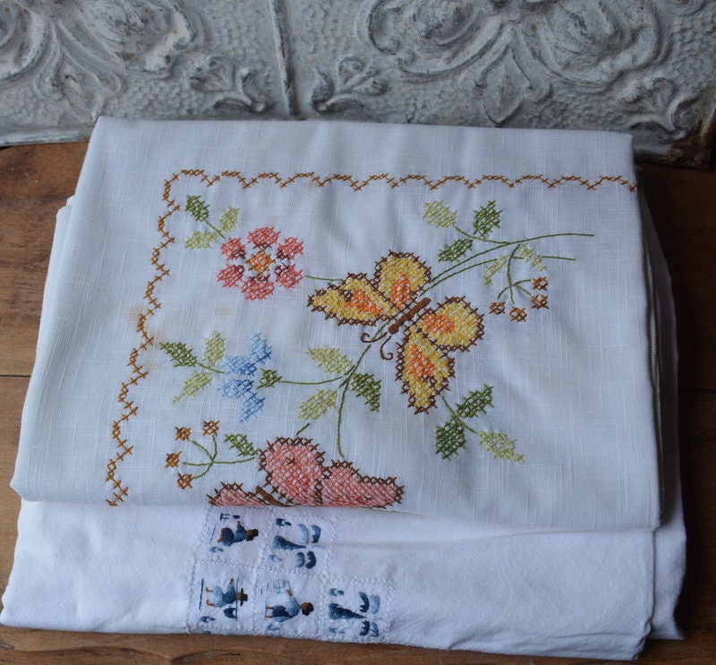 ヴィンテージ　テーブルクロス　刺繍　刺し子 刺繍入りヴィンテージテーブルクロス2枚のコレクション、刺繍入り