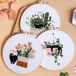 Black Cat Floral Embroidery Kit: Beginner DIY Needlepoint with Hoop