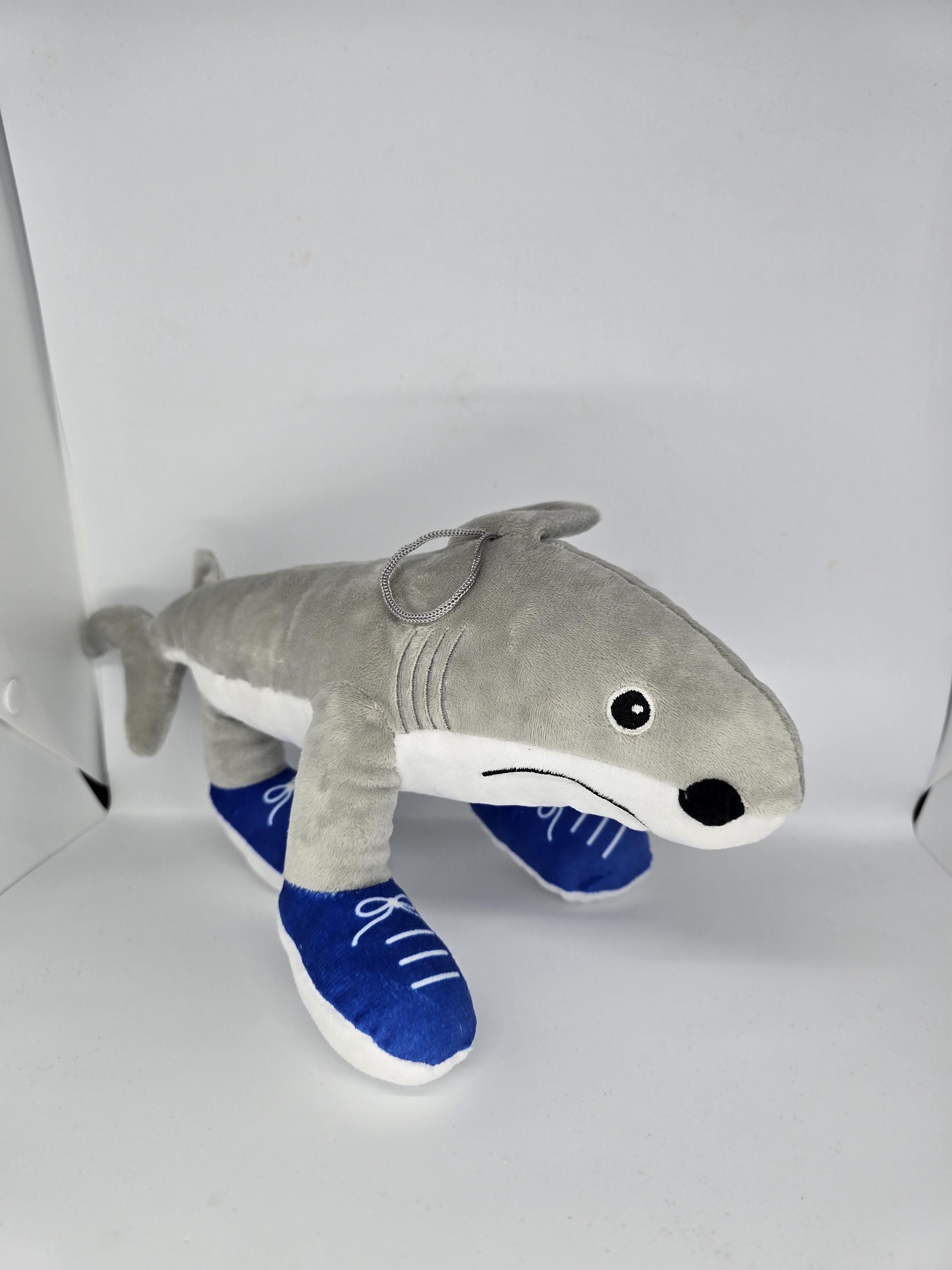 JYNVO Peluche "Tung Tung Sahur" & "Tralalero Tralala" - Peluche Tendance Italienne Brainrot, Jouet Doudou Souple Pour Enfants/Adultes (Figurine Collector De Mèmes