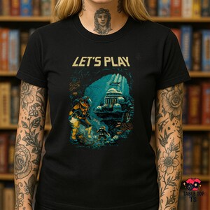 LET'S PLAY Tiefsee Brettspiel T-Shirt | Die Crew inspiriert T-Shirt | Retro Meereserkundungs-Hemd | Sci-Fi Gamer Bekleidung | Tabletop Co-op Geschenk