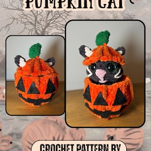 Pode incluir: Um brinquedo de pelúcia de crochê apresentando um gato preto saindo de um recipiente de abóbora laranja. A abóbora tem olhos triangulares e uma boca serrilhada de feltro preto. O gato usa um chapéu de abóbora combinando com um caule verde. Texto: NO-SEW POPPIN' PUMPKIN CAT e CROCHET PATTERN BY @KOOSCROCHET.