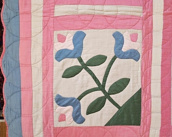Edredón antiguo con apliques "Lirio Real" de los años 30, 182 x 228 cm