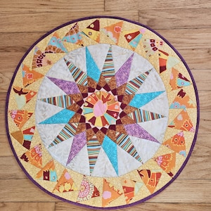 Colorful Vintage Patchwork Quilt Circular Table Runner Centerpiece Mat, Mariner's Compass Pattern