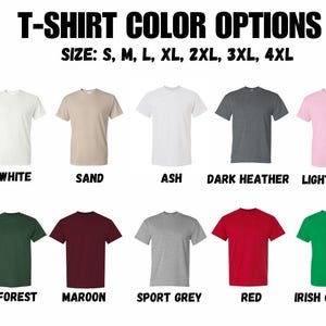 K&ouml;nnte beinhalten: Das Bild zeigt verschiedene T-Shirt-Farben: Schwarz, Wei&szlig;, Sand, Asch, Dunkelgrau, Hellrosa, Marine, Milit&auml;r, Wald, Bordeaux, Sportgrau, Rot und Irischgr&uuml;n. Verf&uuml;gbare Gr&ouml;&szlig;en: S, M, L, XL, 2XL, 3XL, 4XL. Der Text 'T-SHIRT COLOR OPTIONS' ist oben.
