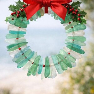use diamond drill bits and your Dremel tool to drill sea glass to make a drilled sea glass Christmas wreath.