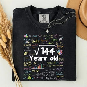 La raíz cuadrada de 144 años PNG, divertido cumpleaños matemático PNG, regalo de 12 años, camiseta de cumpleaños para nerds, cumpleaños infantil, 300 DPI, fiesta de cumpleaños