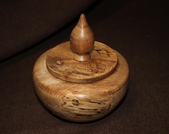 Sugar bowl in ash wood with a flattened finish and oak lid, 13 x 15 cm