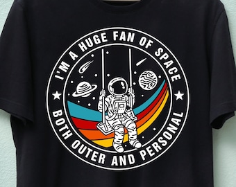 Gráfico espacial retro de astronauta, humor introvertido, espacio personal exterior (descarga digital)