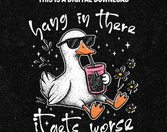Aguanta, se pone peor. PNG SVG sarcástico. Ganso divertido. Salud mental divertida. Sarcasmo. Humor para adultos. Animales divertidos. Estética retro.