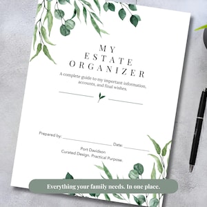 Puede incluir: Un organizador de patrimonio blanco con detalles botánicos verdes. La portada dice "MY ESTATE ORGANIZER" e incluye el texto "Una guía completa de mi información importante, cuentas y últimos deseos". La parte inferior de la página dice "Todo lo que su familia necesita. En un solo lugar."