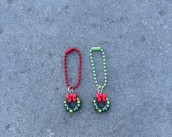 Christmas Wreath Tumbler Handle Charm – Festive Holiday Cup Accessory