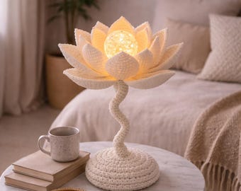 かぎ針編みの蓮の花のランプのパターン、PDFデジタルダウンロード、花柄のナイトライトパターン、あみぐるみホームデコレーション