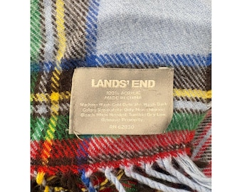 Manta vintage xadrez Lands End, azul claro e vermelha com franjas em acrílico.