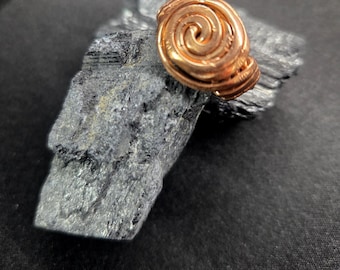 Handgefertigter Swirl Ring aus Kupfer