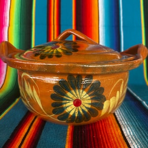 Casuela Artesanal con Flor Grande, Clay Pot Made and Hand Painted in Mexico, Cazuela para los Guisados