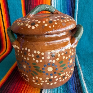 Olla de Barro Chica, Barro Mexicano para Cafe de Olla, Mexican Clay Bean Pot, Small Terracotta Pot with Minimialist Flower Design