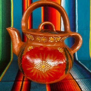 Cafetera de Barro con Flor Grande, Artesania de Barro, Tetera para cafe de olla, Medium Size Clay Tea Kettle