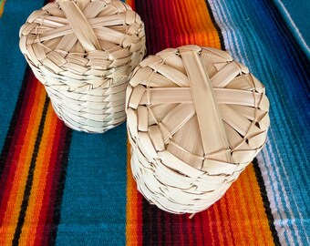 Cesta pequeña tejida a mano con tapa, hecha a mano en México. ¡Producto libre de tintes! Totalmente natural, artículo artesanal tejido a mano. ¡Ideal para guardar ajo!