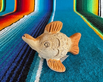 Silbato de Barro, Clay Fish Whistle, Mexico Made, Hecho en México, Silbato hecho a Mano, White and Red Clay