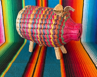 Cerdo de palma tejido a mano, compartimento oculto, pieza para mesa de centro, cerdo mexicano colorido, cerdo en palma mexicana, pieza perfecta para estantería