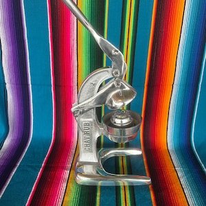 Large Artisan Manual Citrus Squeezer, Cast Aluminum Citrus Squeezer, Exprimidor de Naranja, Juguero Manual Mexicano de Aluminio, Naranjero