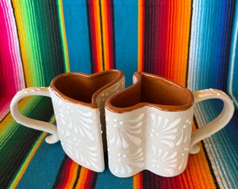 Taza original de Talavera mexicana, taza de café de Talavera pintada a mano en forma de corazón curvado Tazas de Barro con Diseño Cielito Lindo, marrón y blanco