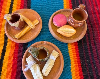 Plato en miniatura del Día de Muertos con Comida, Día de Muertos Plato con Churros, Comidita con Tamales, Plato de Comida con Pan Dulce