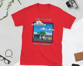 Koszulka podróżnicza Retro 8-Bit | Koszulka z grafiką Życie to podróż