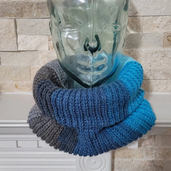 crochet cowl -- READY TO SHIP -- teen/adult size