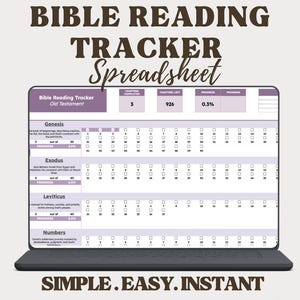 Peut inclure: Un ordinateur portable affiche un tableur de suivi de lecture biblique. Le tableur est violet et blanc, affichant la progression et les détails des chapitres. Le texte en haut indique "SIMPLE BIBLE READING TRACKER Spreadsheet". Le texte en bas dit "SIMPLE.EASY.INSTANT".